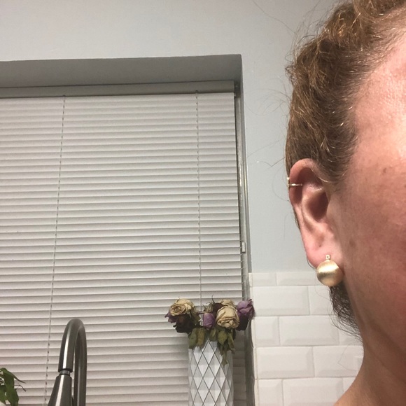 Madison Hoop Earrings | 18k Gold Filled - Picture 7 of 7